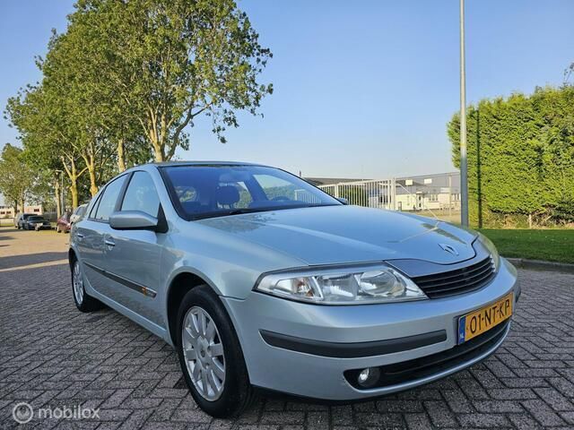 Grijs Gebruikt 2004 Renault Laguna II Dynamique Hatchback | € 1.250 - Afbeelding 1/4