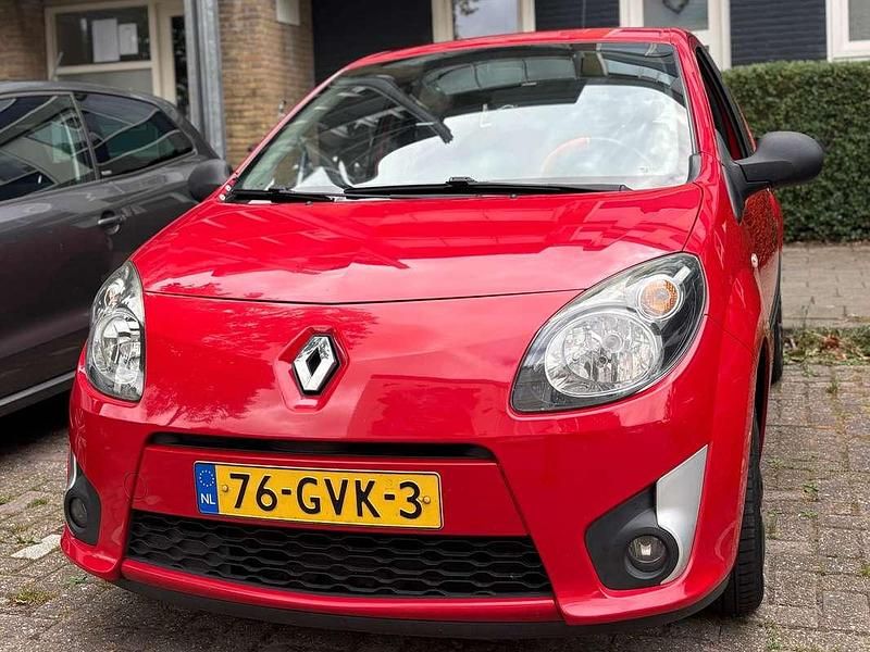 Rood Occasion 2008 Renault Twingo Dynamique Hatchback | € 1.750 (Eerlijke prijs) - Afbeelding 1/4