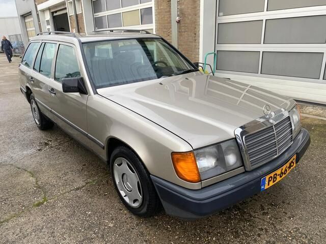 Beige Gebruikt 1986 Mercedes 200 Stationwagen | € 9.900 - Afbeelding 1/4