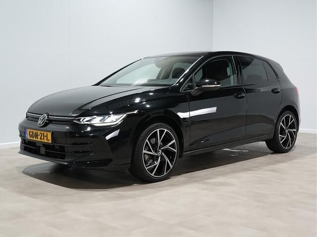 Occasion VW Golf VIII Edition 116 PK (85 kW) 2024 Zwart (metallic) Hatchback