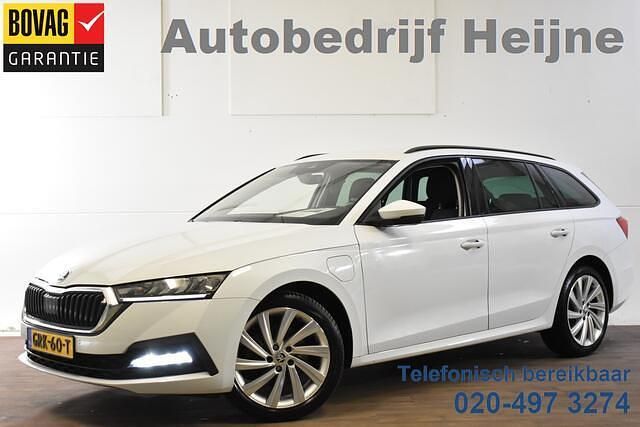 Wit Gebruikt 2021 Skoda Octavia Business Line Stationwagen | € 22.945 (Eerlijke prijs) - Afbeelding 1/4