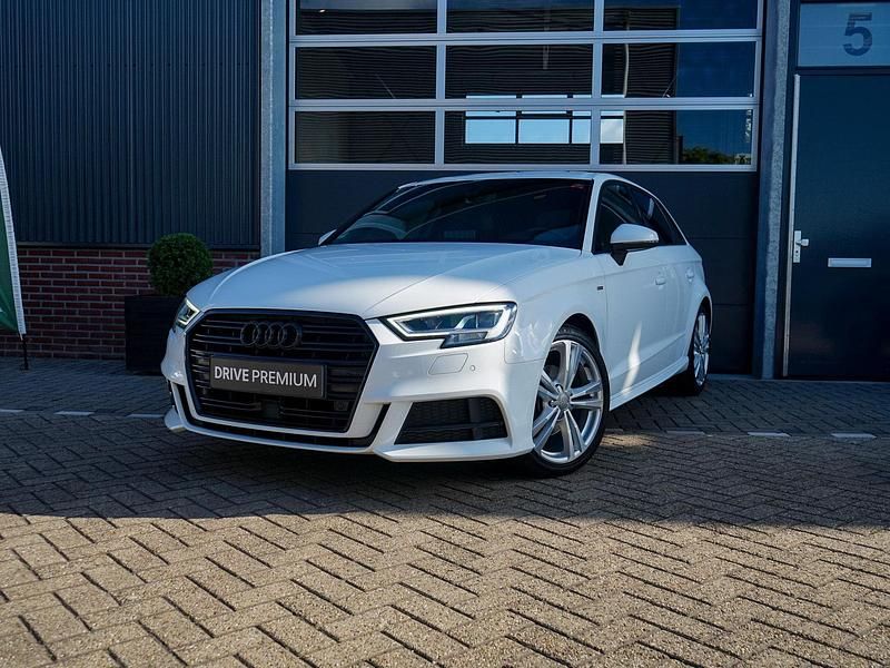 Wit Gebruikt 2017 Audi A3 Sportback S-Line Hatchback | € 19.900 (Eerlijke prijs) - Afbeelding 1/4