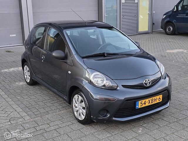 Occasion Toyota Aygo 68 PK (50 kW) 2012 Grijs Hatchback