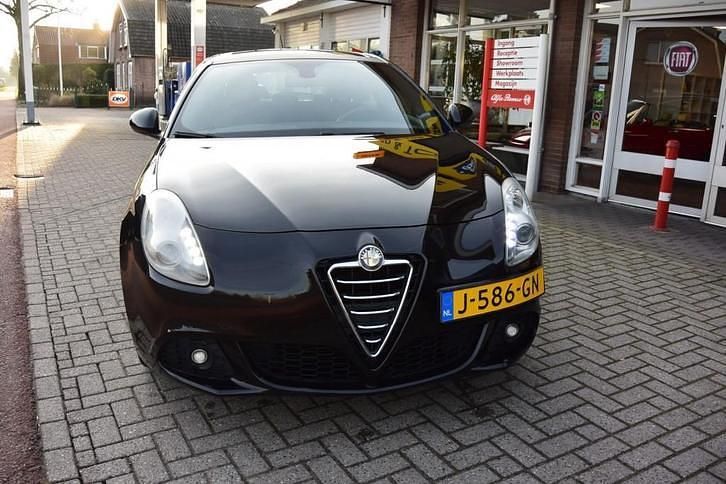 Occasion Alfa Romeo Giulietta Distinctive 120 PK (88 kW) 2011 Zwart Hatchback