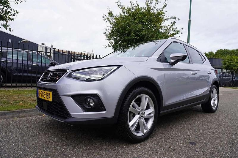 Grijs Gebruikt 2021 Seat Arona Business SUV | € 17.945 (Goede deal) - Afbeelding 1/4