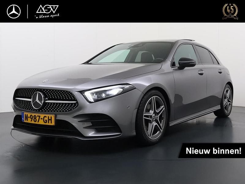 Grijs Occasion 2021 Mercedes A180 Business Hatchback | € 27.880 (Eerlijke prijs) - Afbeelding 1/4