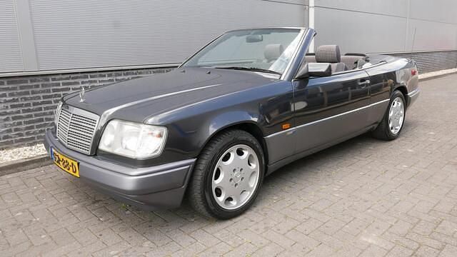 Occasion Mercedes E220 Sportline 150 PK (110 kW) 1996 Zwart, metallic lak Cabriolet