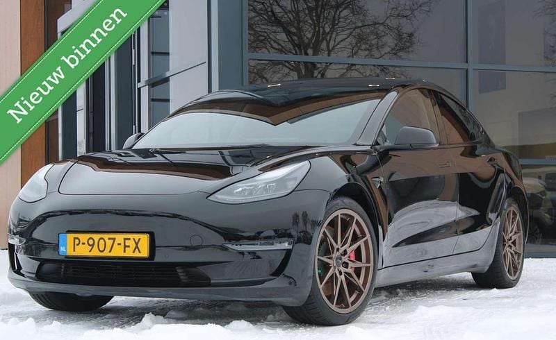 Zwart Gebruikt 2022 Tesla Model 3 Performance Sedan | € 28.450 (Goede deal) - Afbeelding 1/4