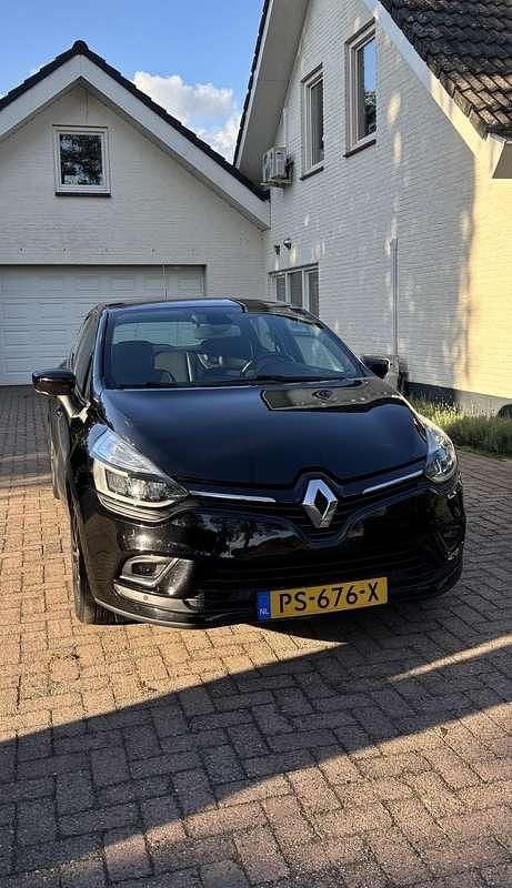 Zwart Gebruikt 2017 Renault Clio IV Intens Hatchback | € 10.750 (Eerlijke prijs) - Afbeelding 1/4