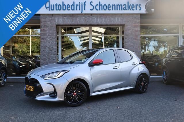Grijs Gebruikt 2021 Toyota Yaris Executive Hatchback | € 24.445 (Eerlijke prijs) - Afbeelding 1/4