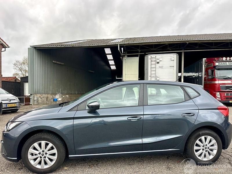 Grijs Gebruikt 2024 Seat Ibiza Style Hatchback | € 13.950 - Afbeelding 1/4