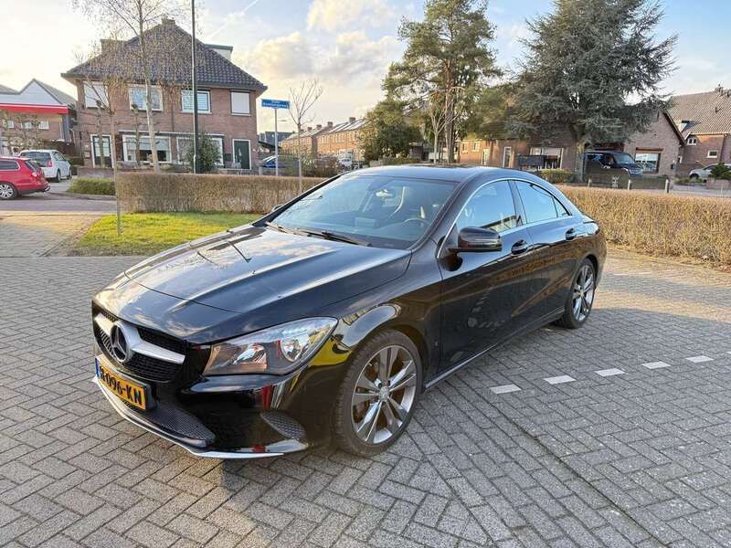 Zwart Gebruikt 2016 Mercedes CLA200 Prestige Sedan | € 15.900 (Super prijs) - Afbeelding 1/4