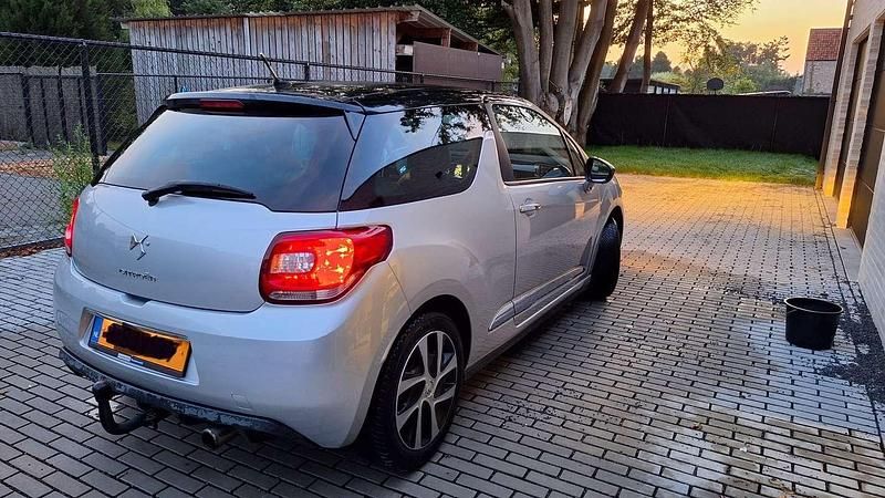 Zilver Gebruikt 2013 Citroën DS3 So Chic Hatchback | € 2.875 (Goede deal) - Afbeelding 1/4