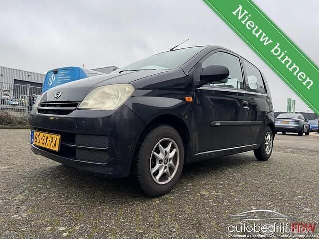 Zwart Occasion 2006 Daihatsu Cuore Hatchback | € 1.150 (Goede deal) - Afbeelding 1/4