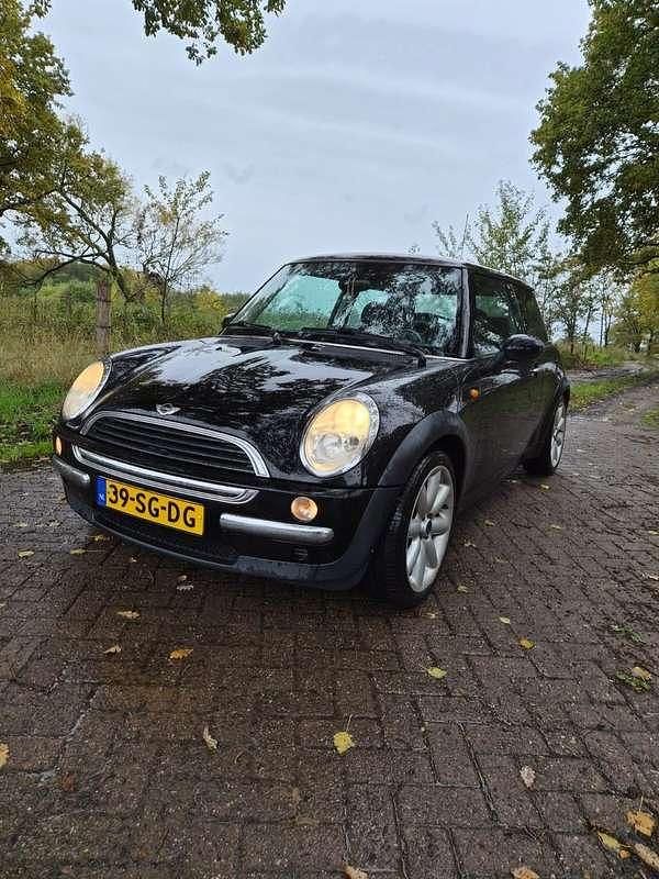 Zwart Gebruikt 2004 Mini ONE Pepper Hatchback | € 2.950 (Eerlijke prijs) - Afbeelding 1/4