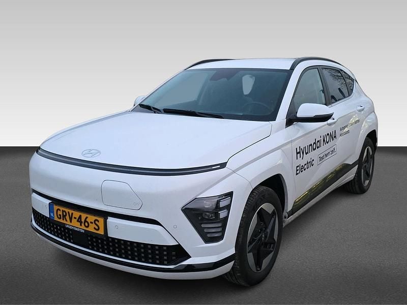 Wit Occasion 2025 Hyundai Kona Comfort SUV | € 29.930 (Super prijs) - Afbeelding 1/4