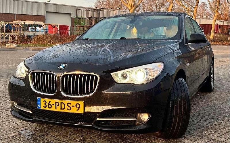 Zwart Gebruikt 2011 BMW 535 Executive Sedan | € 17.000 (Eerlijke prijs) - Afbeelding 1/4