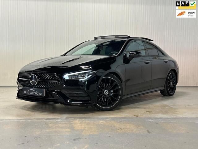 Zwart Gebruikt 2021 Mercedes CLA180 Premium Plus Sedan | € 33.900 (Eerlijke prijs) - Afbeelding 1/4