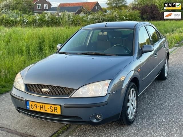 Grijs, metallic lak Gebruikt 2001 Ford Mondeo Hatchback | € 1.749 (Eerlijke prijs) - Afbeelding 1/4
