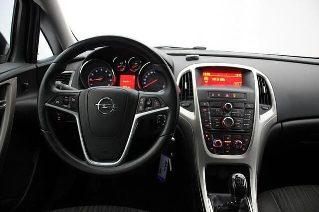 Occasion Opel Astra Edition 120 PK (88 kW) 2012 Zwart Hatchback