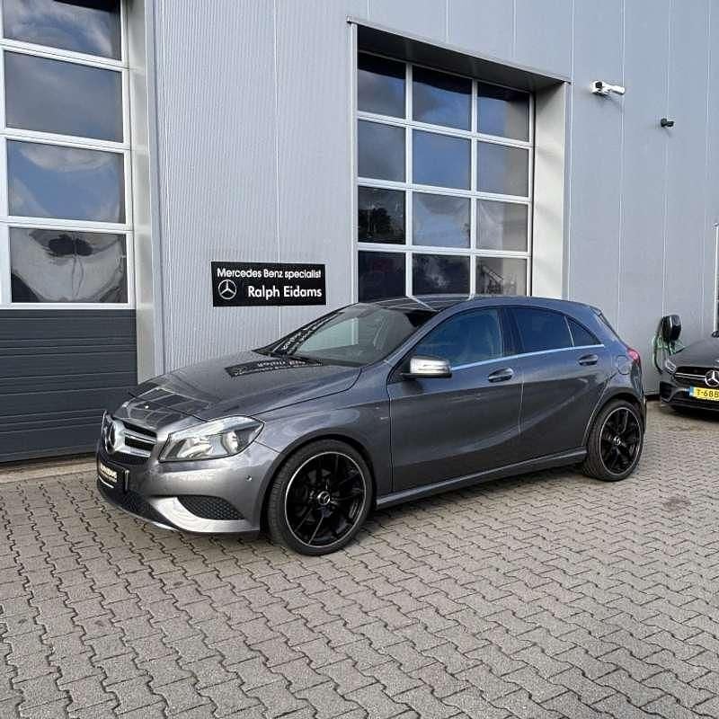 Grijs Gebruikt 2012 Mercedes A200 Ambition Hatchback | € 12.750 (Eerlijke prijs) - Afbeelding 1/4