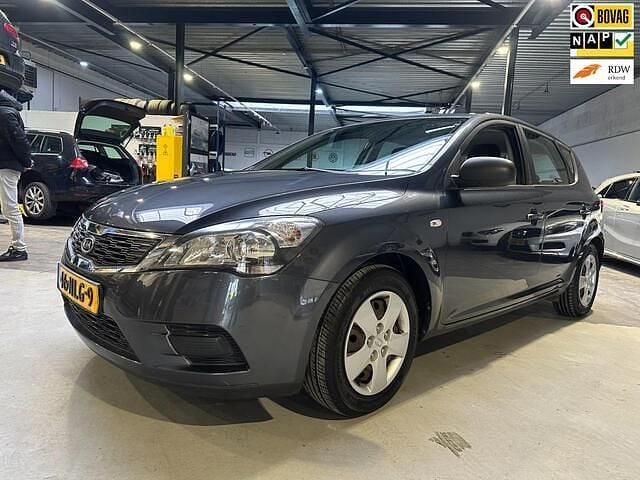 Occasion Kia Ceed 90 PK (66 kW) 2010 Grijs Hatchback