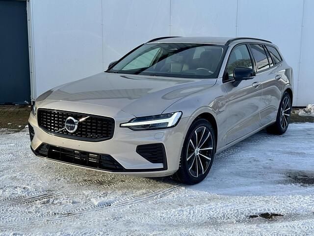 Zilver (metallic) Occasion 2025 Volvo V60 Plus Stationwagen | € 44.900 (Eerlijke prijs) - Afbeelding 1/4