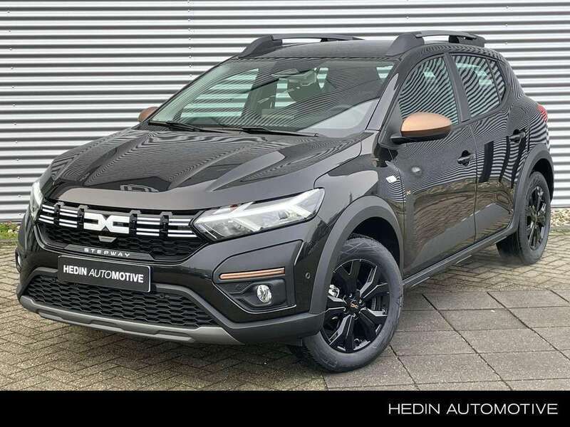 Grijs, metallic lak Gebruikt 2024 Dacia Sandero Extreme Hatchback | € 22.450 (Iets duurder) - Afbeelding 1/4