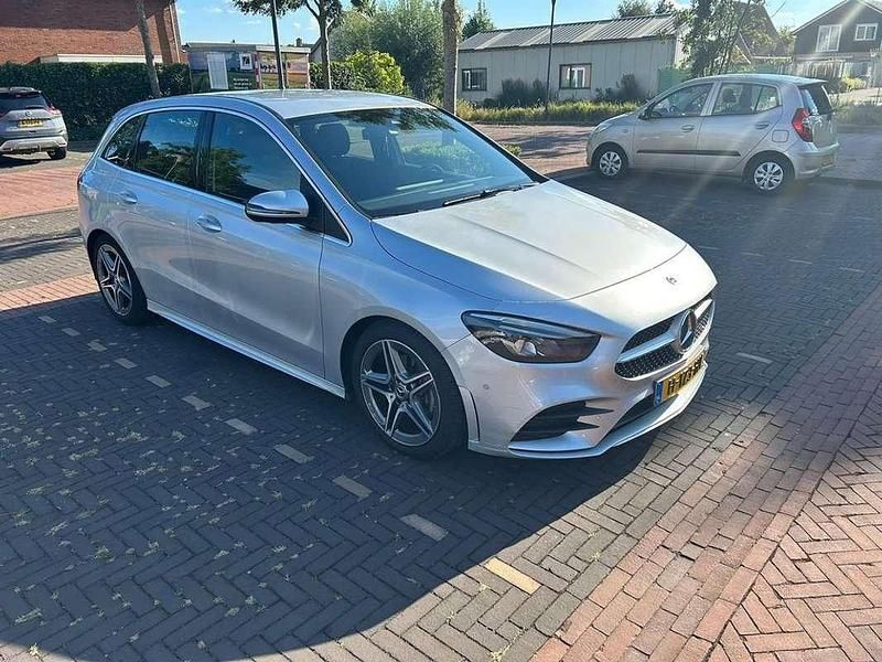 Grijs Gebruikt 2020 Mercedes B180 Business MPV | € 25.800 (Eerlijke prijs) - Afbeelding 1/4