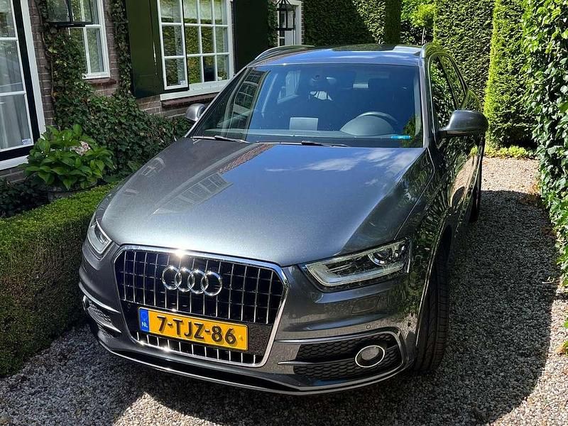 Grijs Gebruikt 2014 Audi Q3 Sport SUV | € 17.999 (Iets duurder) - Afbeelding 1/4