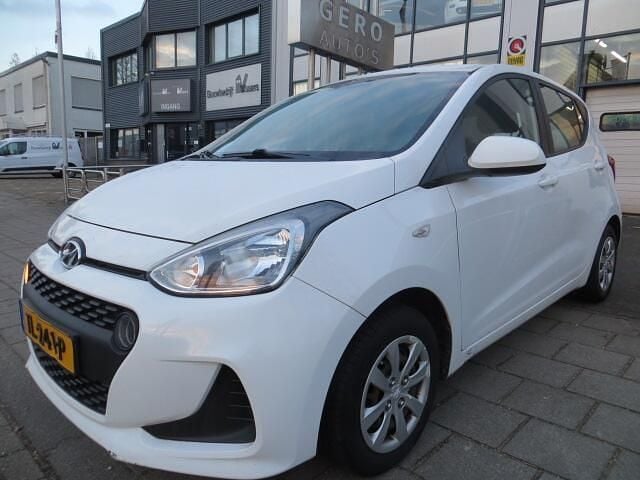 Wit Occasion 2018 Hyundai i10 Comfort Hatchback | € 5.500 (Super prijs) - Afbeelding 1/4