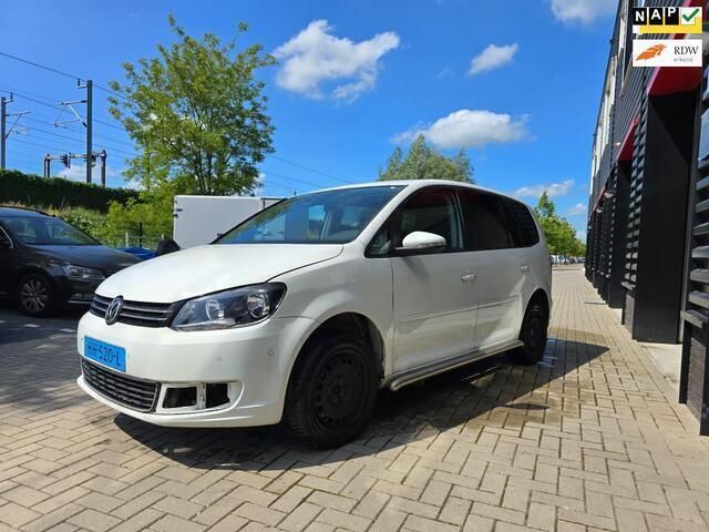 Wit Gebruikt 2016 VW Touran Comfortline MPV | € 4.750 (Eerlijke prijs) - Afbeelding 1/4
