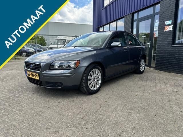 Grijs Gebruikt 2006 Volvo S40 Momentum Sedan | € 3.749 (Eerlijke prijs) - Afbeelding 1/4