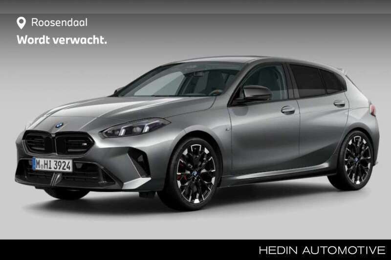 Grijs, metallic lak Gebruikt 2024 BMW M135 M Sport Hatchback | € 75.880 (Duur) - Afbeelding 1/3