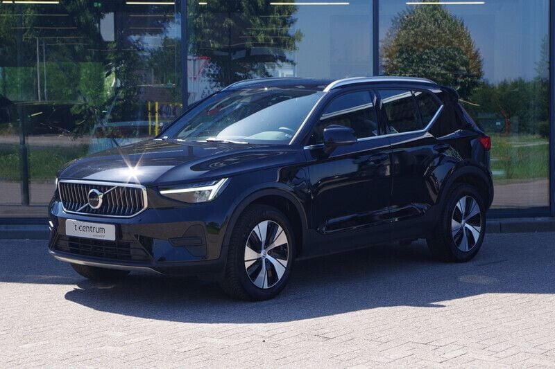 Zwart Gebruikt 2022 Volvo XC40 Core SUV | € 31.950 (Super prijs) - Afbeelding 1/4