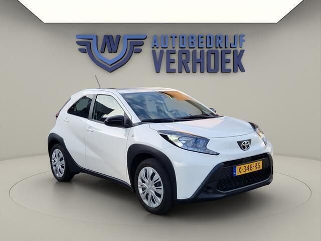 Wit Gebruikt 2024 Toyota Aygo Play Hatchback | € 16.900 (Eerlijke prijs) - Afbeelding 1/4
