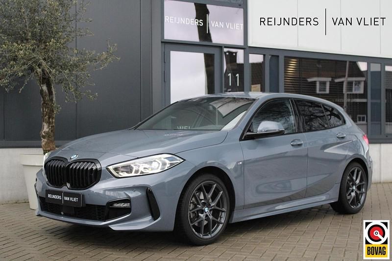 Occasion BMW 118 Executive 136 PK (100 kW) 2022 Grijs Hatchback