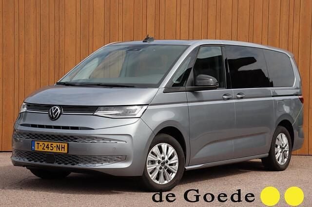 Grijs Gebruikt 2023 VW Multivan Style Van | € 56.940 (Eerlijke prijs) - Afbeelding 1/4