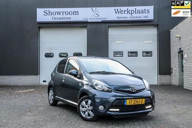 Grijs Gebruikt 2012 Toyota Aygo Hatchback | € 8.000 (Eerlijke prijs) - Afbeelding 1/4