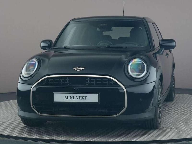 Occasion Mini Cooper Favoured 114 kW (156 PK) 2025 Zwart Hatchback