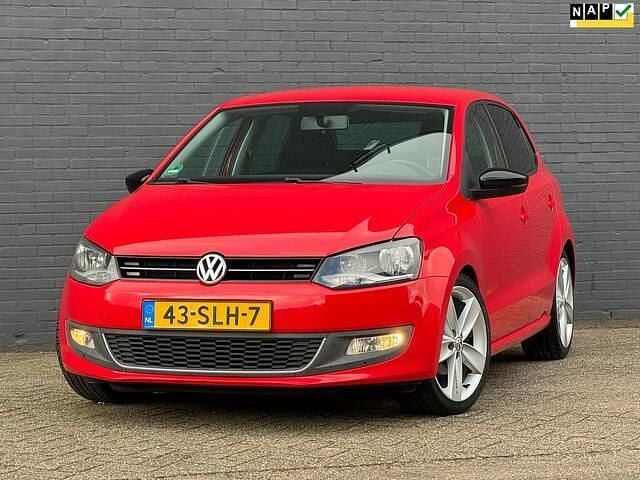 Rood Gebruikt 2011 VW Polo Highline Hatchback | € 4.500 (Goede deal) - Afbeelding 1/4