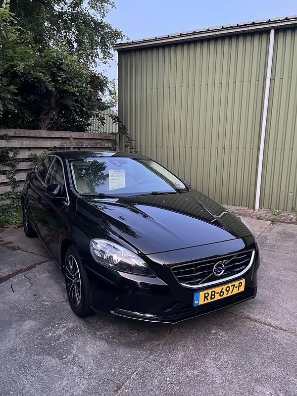 Zwart Gebruikt 2013 Volvo V40 Summum Stationwagen | € 13.500 (Iets duurder) - Afbeelding 1/1
