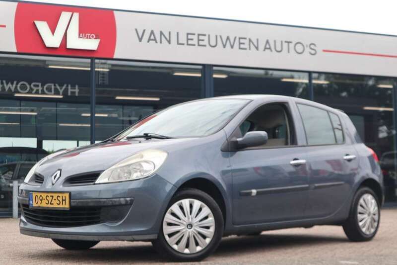 Blauw Gebruikt 2006 Renault Clio R.S. Authentique Hatchback | € 948 - Afbeelding 1/4