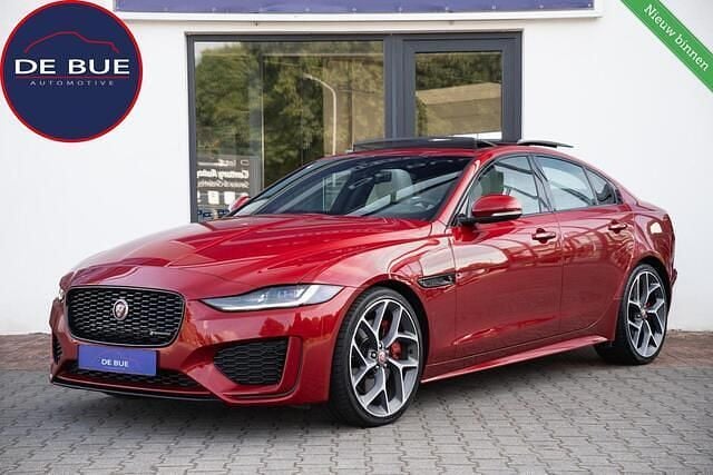 Rood Gebruikt 2020 Jaguar XE R-Dynamic Sedan | € 29.911 (Duur) - Afbeelding 1/4