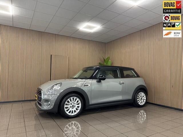 Grijs Gebruikt 2015 Mini Cooper Business Hatchback | € 14.425 (Goede deal) - Afbeelding 1/4