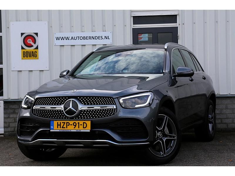 Grijs Gebruikt 2021 Mercedes GLC300 Business SUV | € 43.900 (Eerlijke prijs) - Afbeelding 1/4