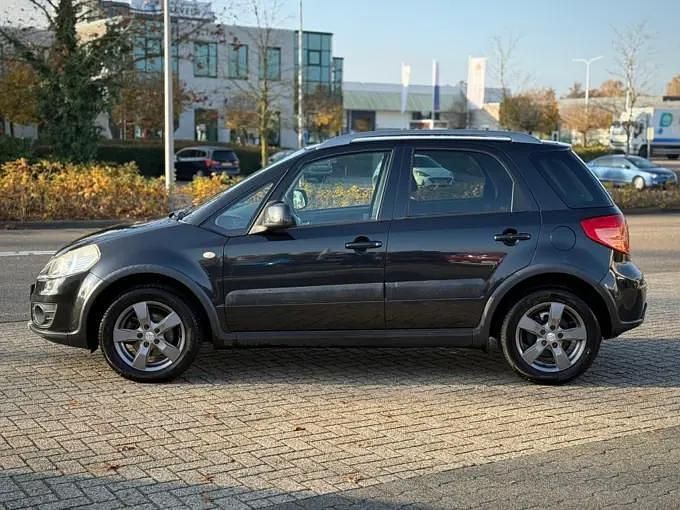 Zwart Gebruikt 2011 Suzuki SX4 Limited Hatchback | € 4.950 (Goede deal) - Afbeelding 1/4