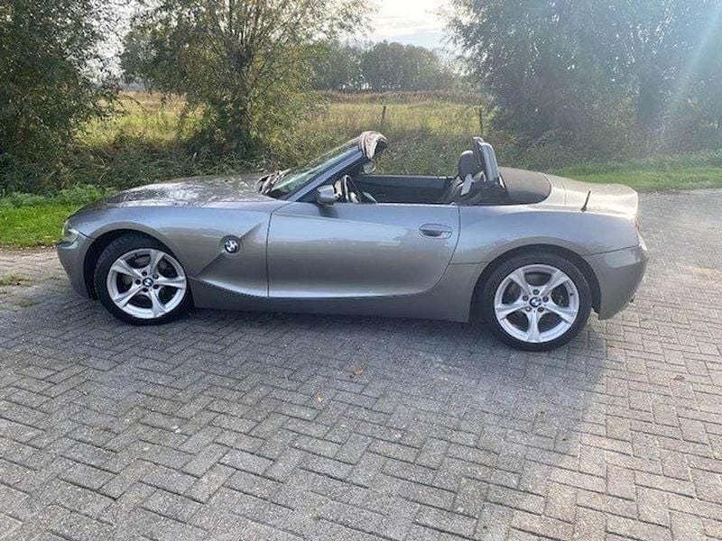 Zilver Gebruikt 2004 BMW Z4 Cabriolet | € 12.900 (Eerlijke prijs) - Afbeelding 1/4