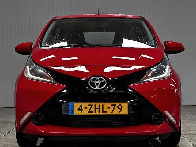 Occasion Toyota Aygo X-play 69 PK (50 kW) 2015 Rood Hatchback