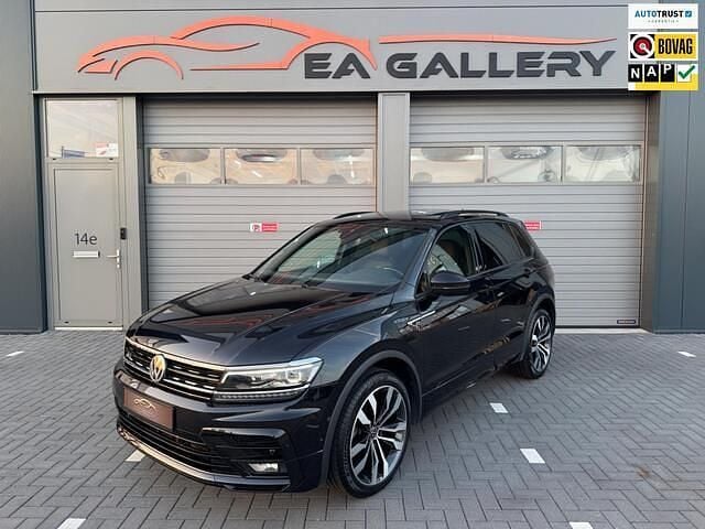 Zwart Gebruikt 2020 VW Tiguan R-line SUV | € 36.940 (Eerlijke prijs) - Afbeelding 1/4